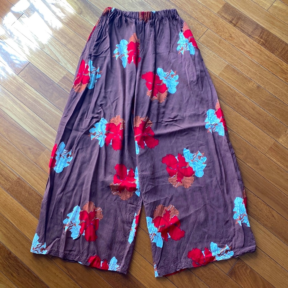 Holoholo Surf Wide leg brown and red flower print pants